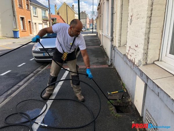 Débouchage de canalisations : des experts à votre service 7j/7